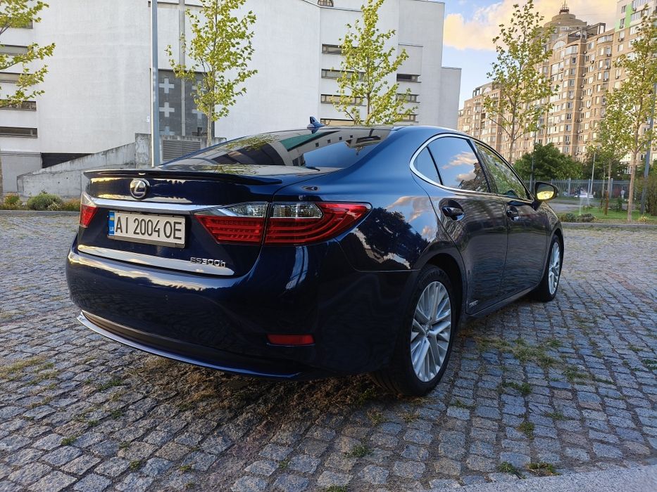 Продам lexus es 300h