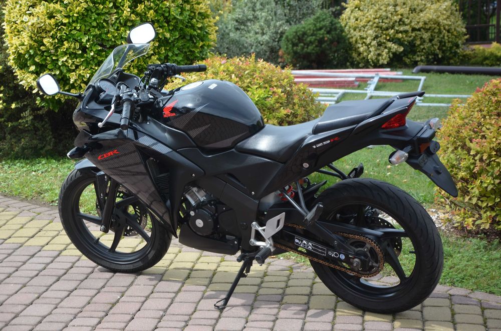 honda cbr 125r rok 2016