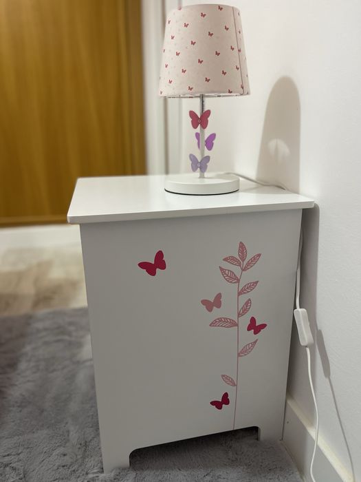 Mesa de cabeceira mais candeeiro borboletas ( preço dos 2 )