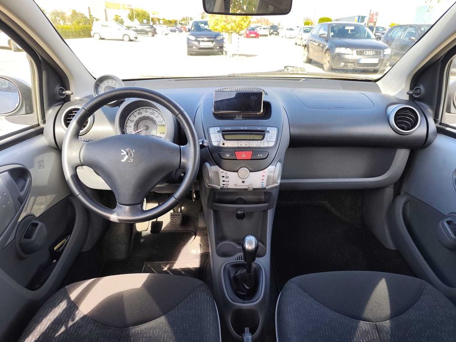 Peugeot 107  Black & Silver 2010 Nacional  87 mil km revisões origem