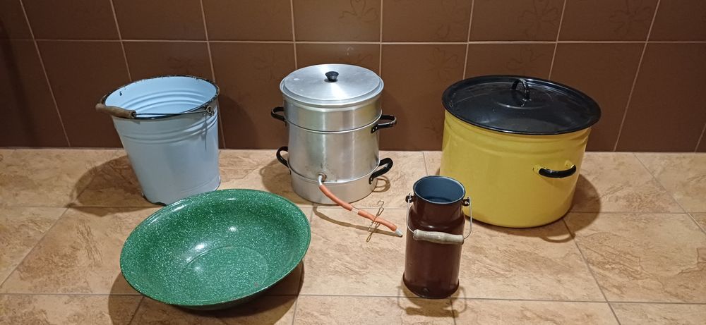 Baniaczki emaliowane maszynki do mięsa,serwisy do kawy.