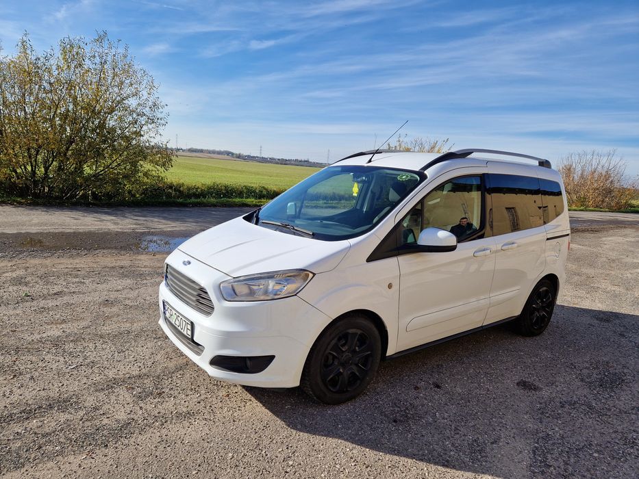 Ford Ju 2 Tourneo Courier 1.5 cm3 rok 2015