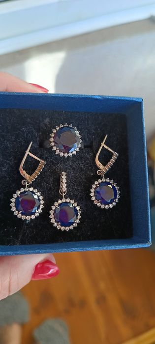 Продам сережки срібні з  сапфіром, можна набором