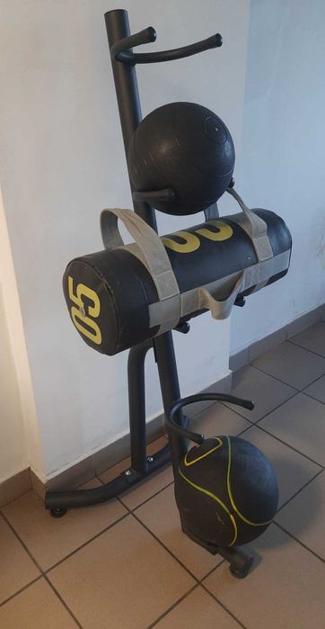 Stojak pionowy na 5 piłek lekarskich lub worków