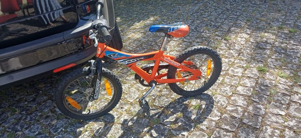 Bicicleta Scott Radical 160 infantil 
Roda ?
Sistema de freio de contrapedal original ?
Selim ajustável?
Preço: 80€?