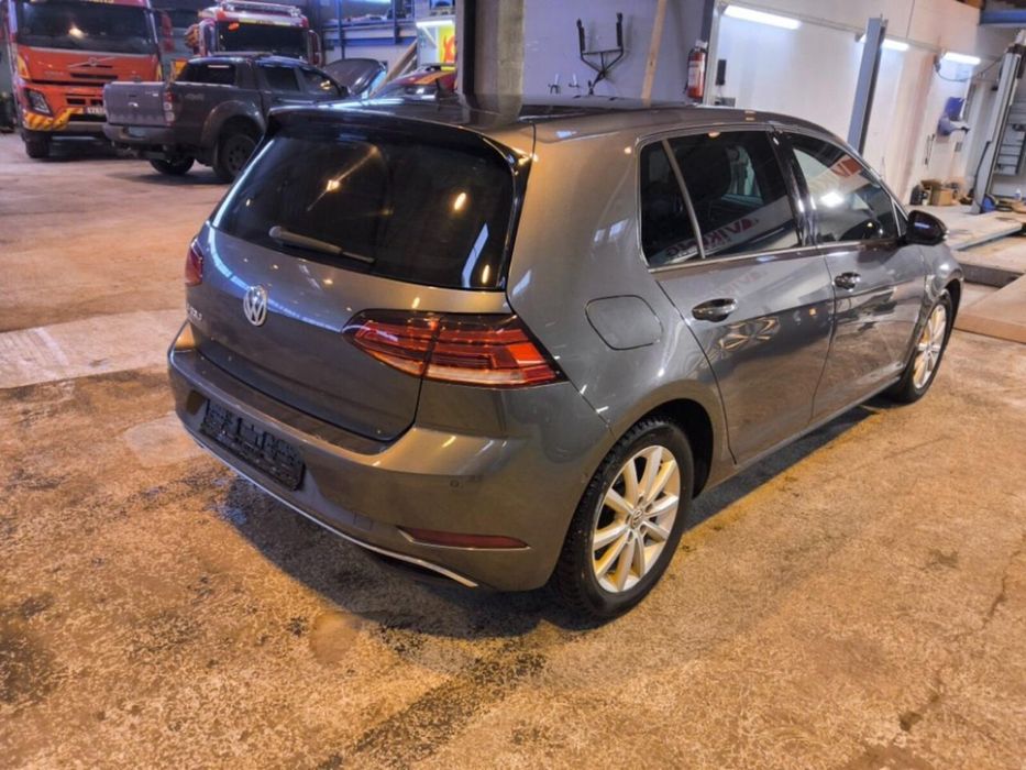 Volkswagen e-Golf 36кВт, лед приборка, запас ходу 220 км, два комплекти дисків та гуми