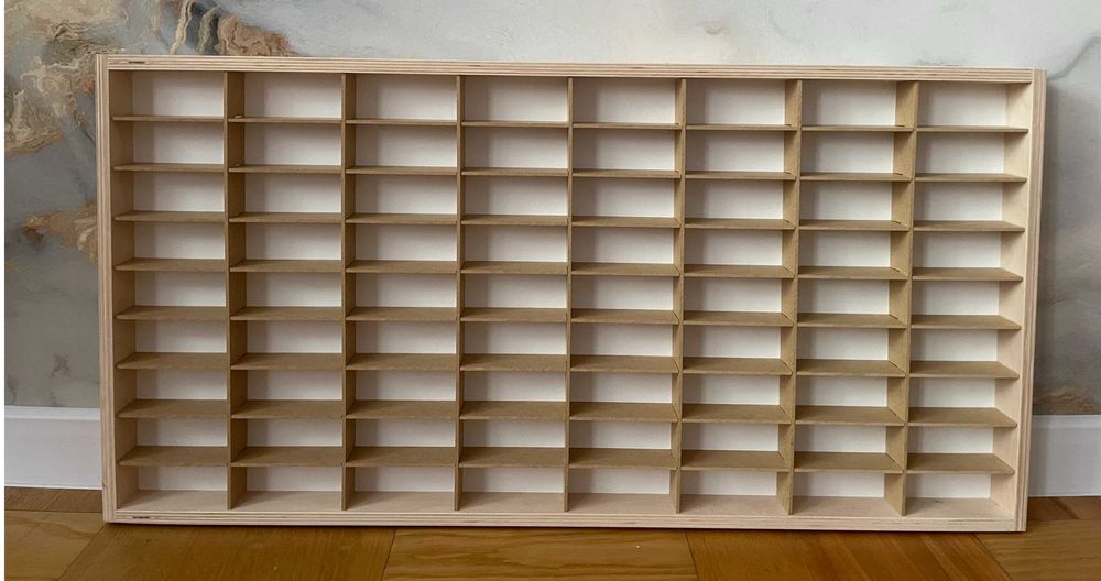 półka Biała na 72 miejsca 80x40cm Regał wiszący na samochodziki Autka