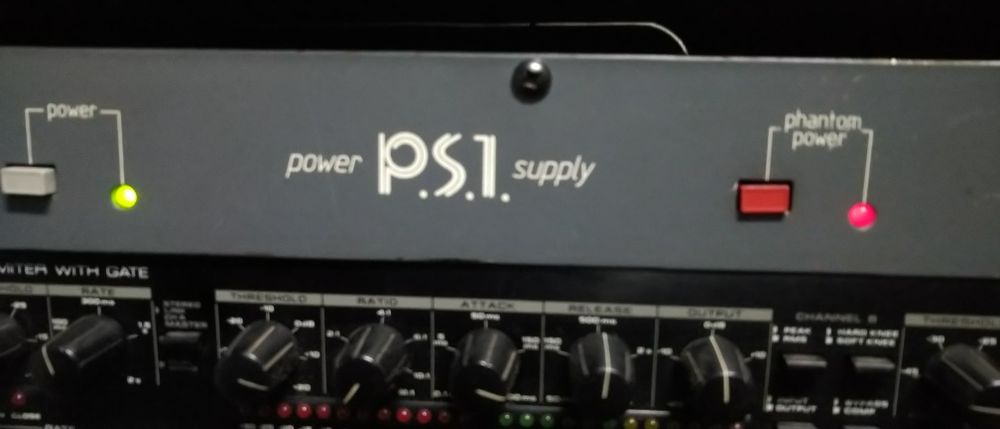 Апаратура Alesis.