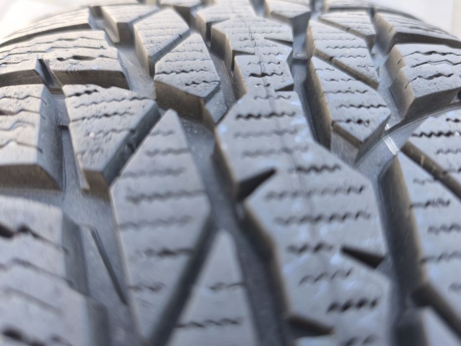 Opony zimowe 2 szt. Nokian WRD4 195/45 R16