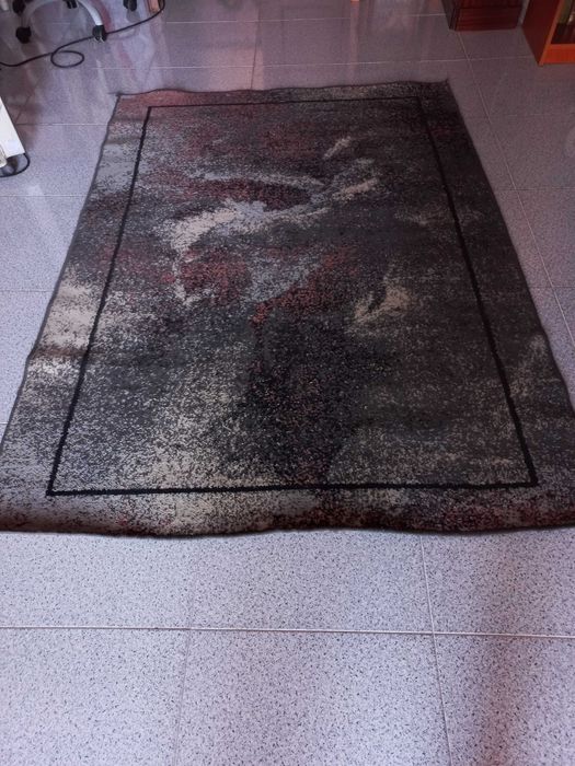 Carpete de pêlo curto bom estado.