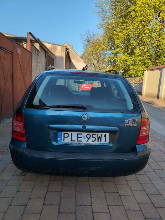 samochód osobowy skoda octavia