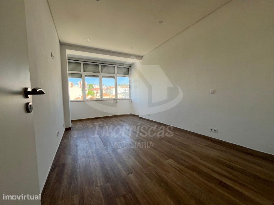 Apartamento T2 totalmente remodelado, localizado em Vialonga