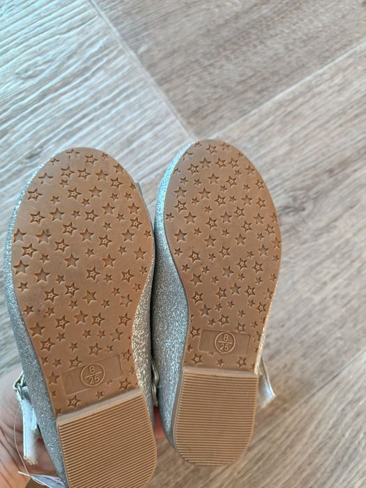 Святкове взуття 25 р 16 см устілка