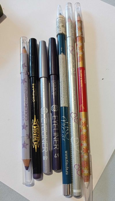 Олівці для губ, брів та очей, підводки