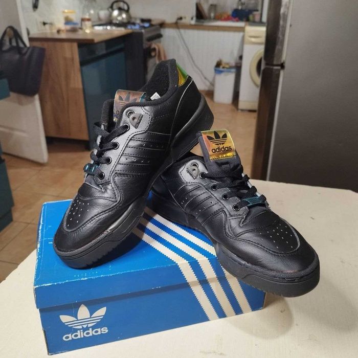 Продам оригинальный Adidas Rivalry lov W. EE5934.