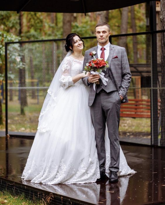 Розкішна весільна сукня