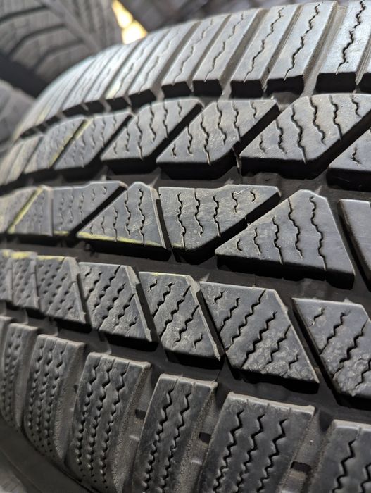 235/55R17 Continental