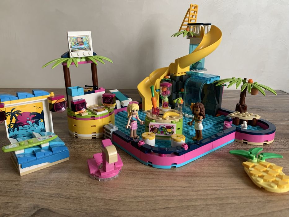 Конструктор LEGO Friends 41374 Андреа біля басейну