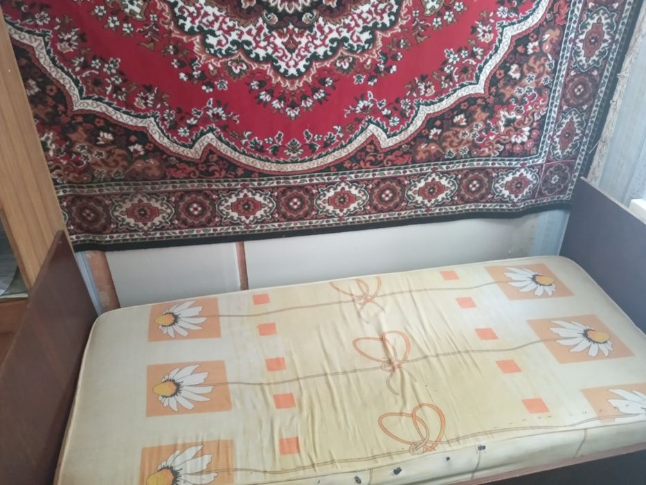 Дарю кровать  одинарную.