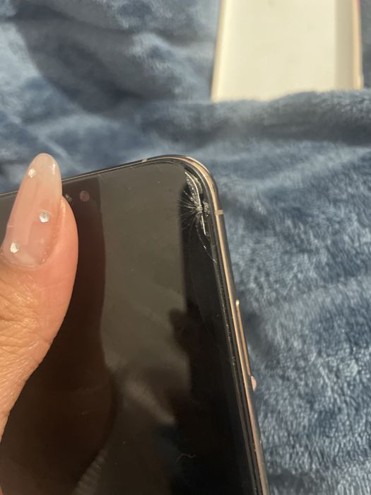 Iphone Xs, com tela e trazeira quebrada, bateria original da Apple