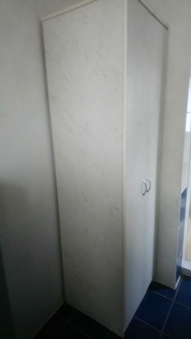 Шафи офісні стелажі