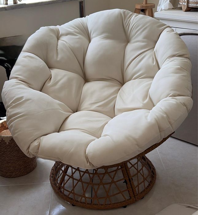 Cadeirão giratório em rattan KASA, como novo!