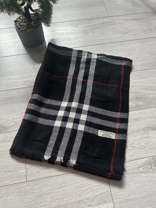 Чорний шарф Burberry London Made in Scotland