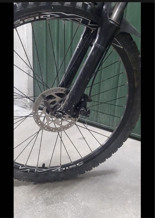 Bicicleta com travões a óleo