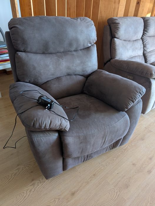 Sofa 3 lugares + 2 poltronas Eléctrico (conjunto)- USADOS