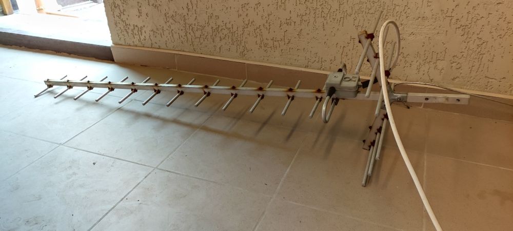 Наружная антенна Т2 с кабелем и усилителем.