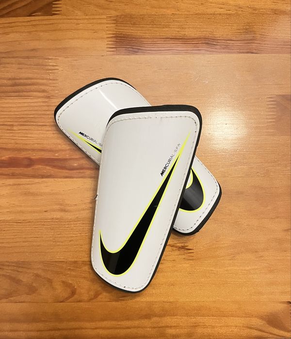 Caneleiras Nike Mercurial