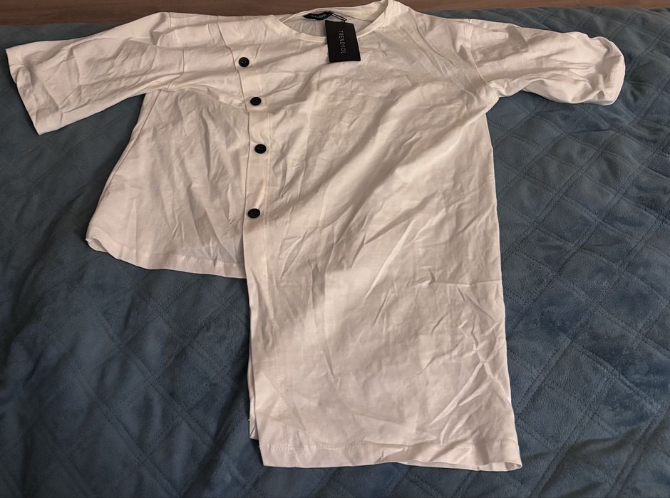 белая рубашка асимметричного кроя от бренда Trendyol