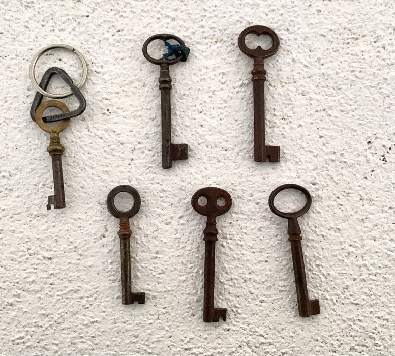 Chaves antigas (ler descricão)