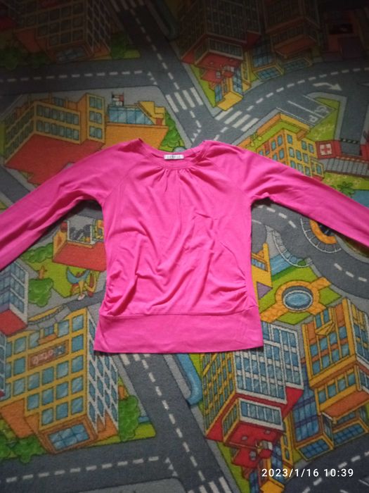 Bluzka z długim rękawem  rozmiar 134-140