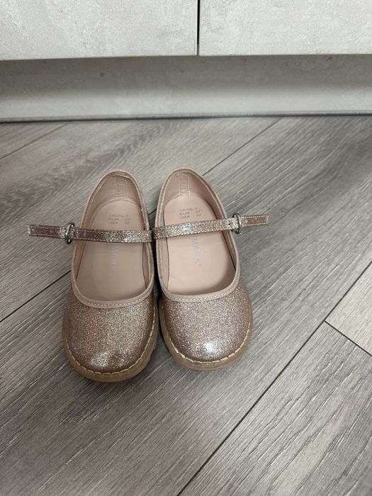 Туфельки для дівчинки