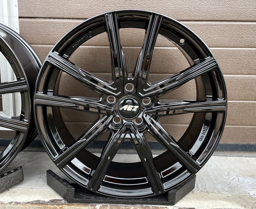 4x felgi aluminiowe Czarne 5x108 r19 et42 7,5J Alufelgi AEZ Oryginał