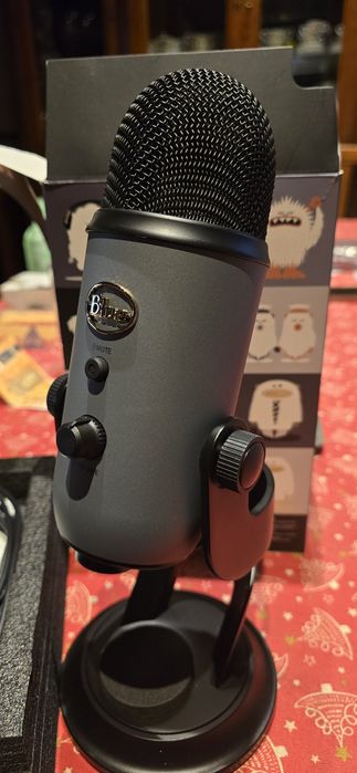 Yeti microfone novo