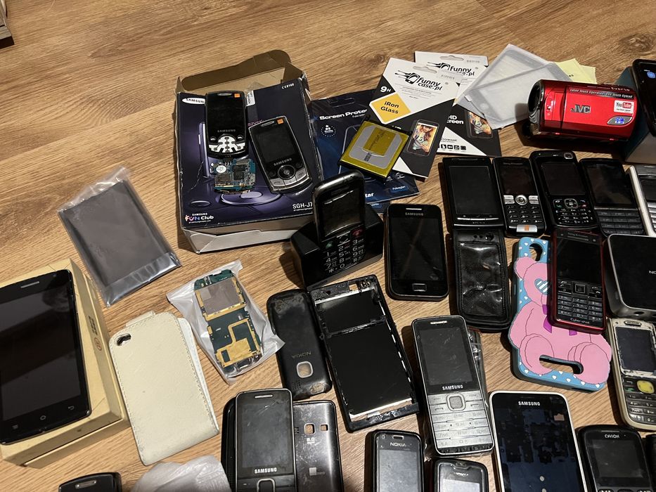 Telefony + słuchawki + kamera