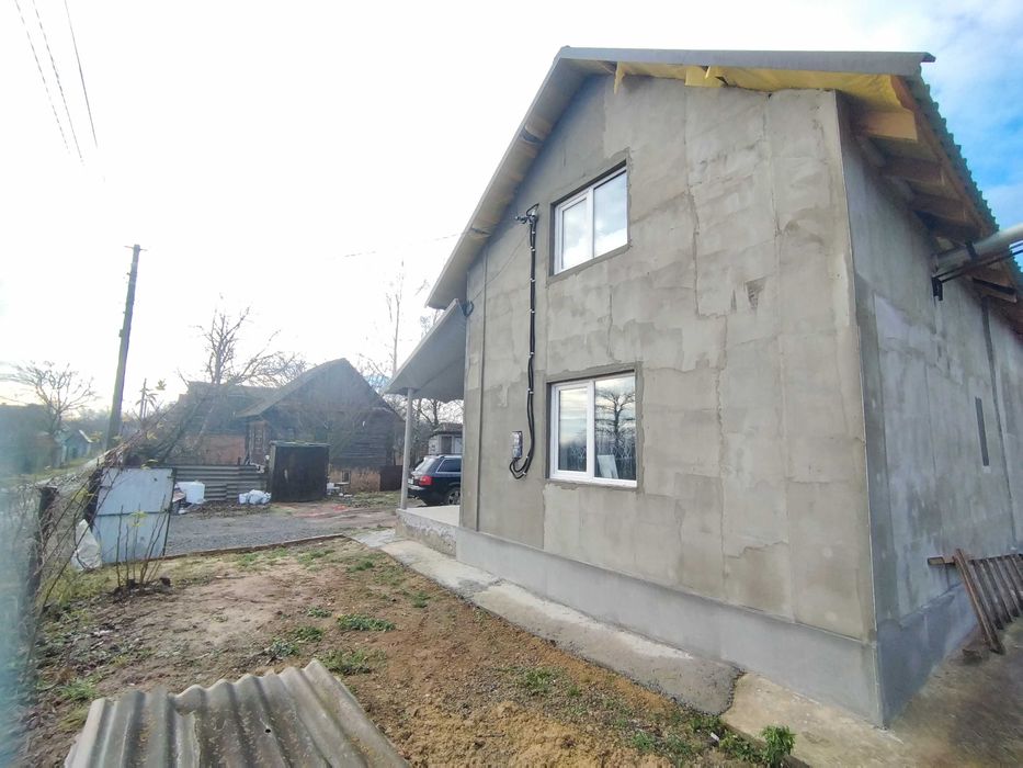 Продаж будинку біля магазину Сім'я