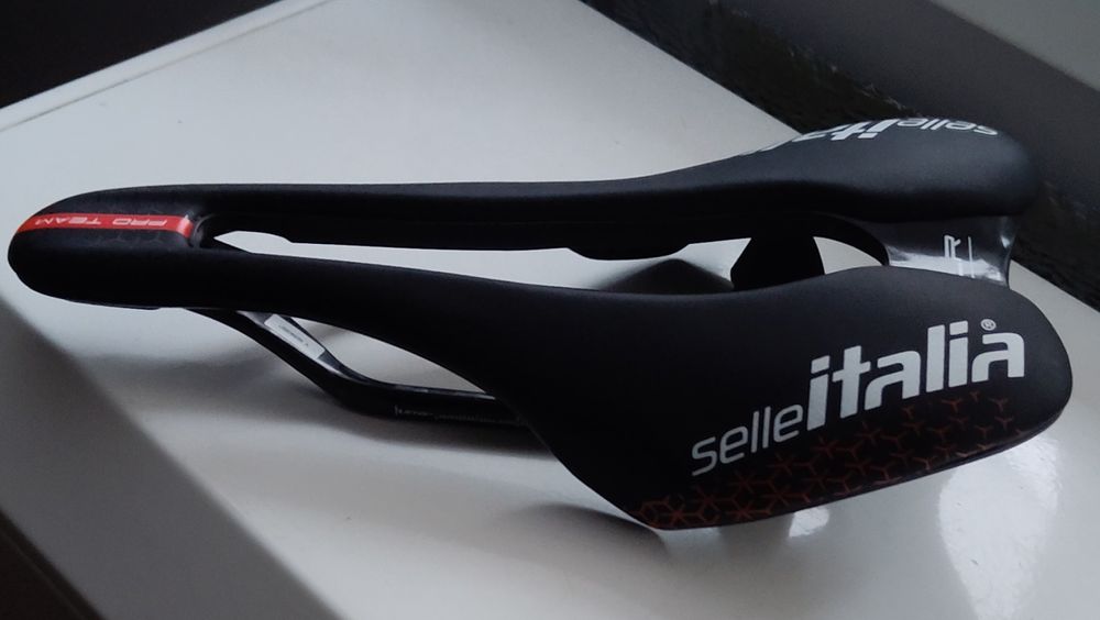 Selle Italia SLR Superflow Pro Team.