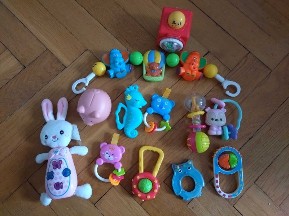 Zestaw zabawek niemowlęcych grzechotki gryzaki