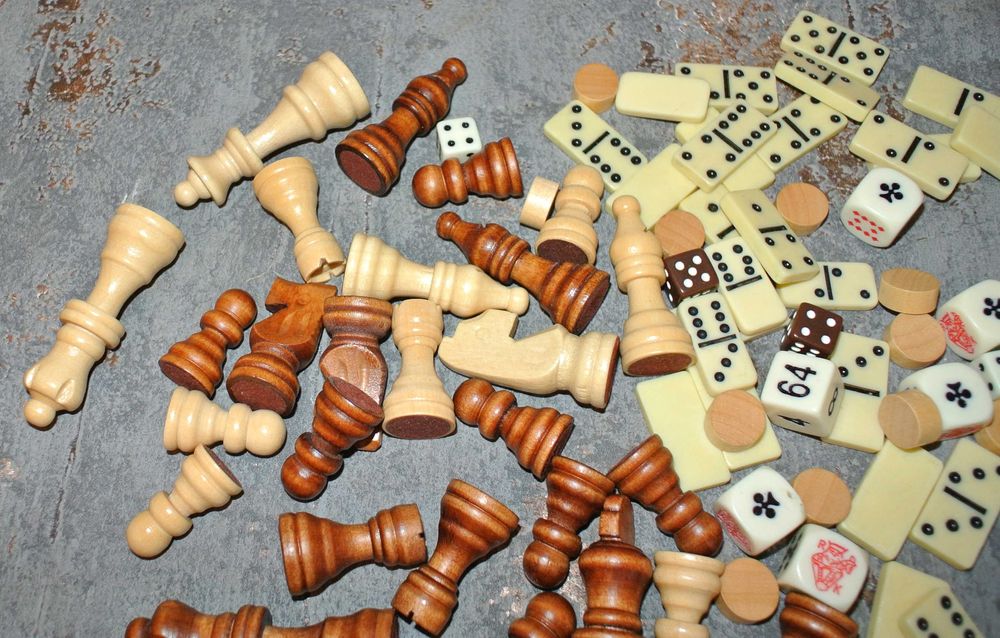 Zestaw do gier - kości, domino i inne