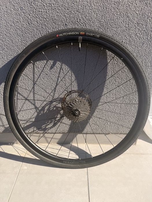 Koła Triban 520 Disc (przód + tył) z oponami Hutchinson Override i kasetą