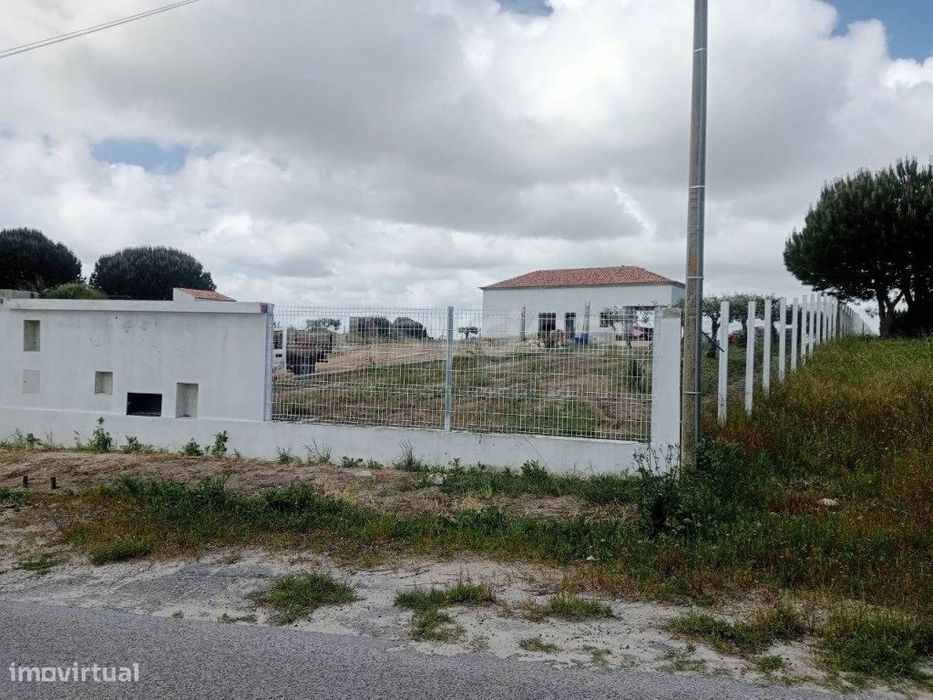 Moradia térrea em fase de construção situada em Fernão Pó