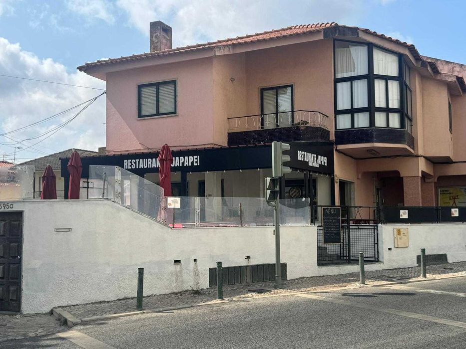 Trespasse restaurante renda 385 euros.