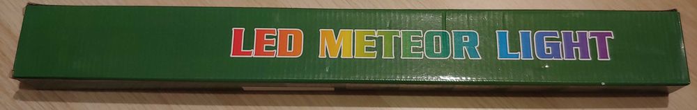 spadające sople padający śnieg lampki LED na balkon okno