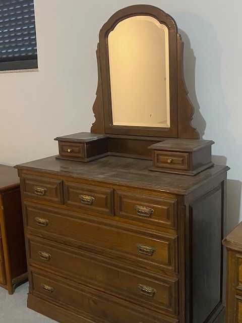 Cómoda com espelho