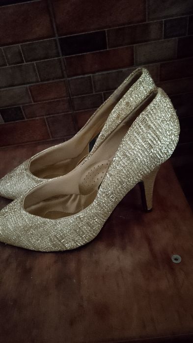 Жіночі туфлі на підборах