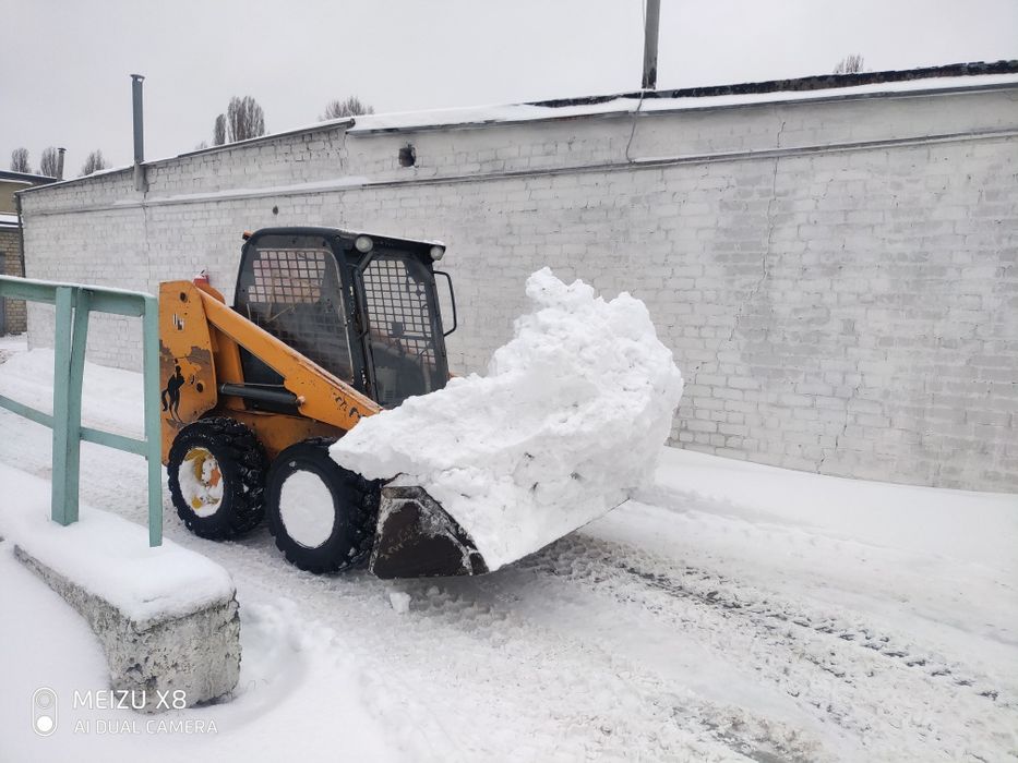 Продам мінінавантажувач Mustang 2044
