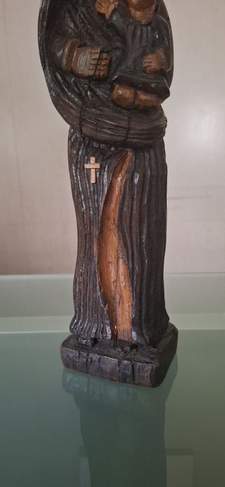 Estátua madeira esculpida